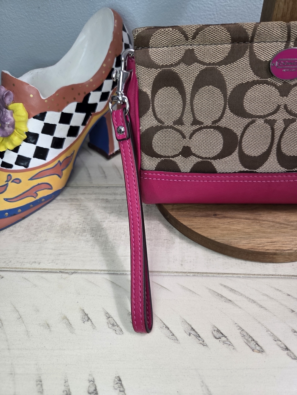 Coach Brown Signature Canvas with Hot Pink Leather Wristlet Clutch,EUC - Picture 2 of 14
